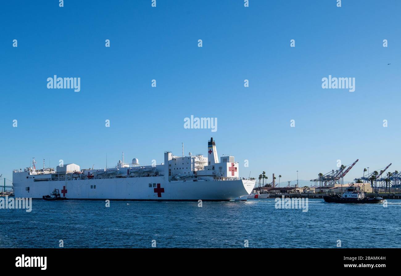 2020:27. März SAN PEDRO, KALIFORNIEN USA: Krankenhausschiff der US Navy USNS Mercy am Hafen von Los Angeles angekommen, hat die Krankenschwester der Marine nun das Coronavirus Stockfoto