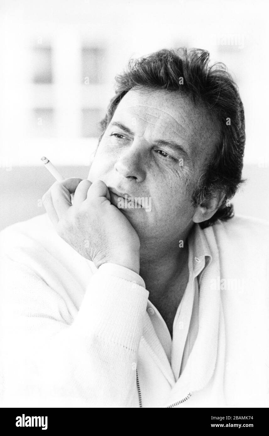 Ronald Harwood, CBE, in Südafrika geborener britischer Autor, Dramatiker und Drehbuchautor der FRSL. 1984 in London fotografiert Stockfoto