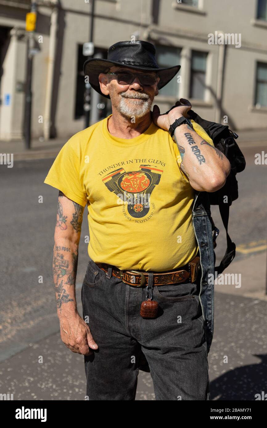 Stilvoller Fremder in Glasgow Stockfoto