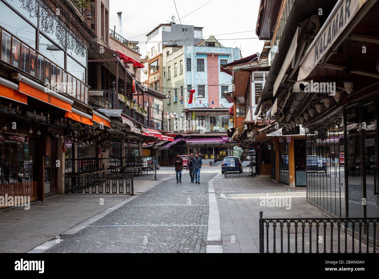 Kumkapi Straßen, die im Vergleich zu normalen Tagen leer sind, Istanbul. Stockfoto