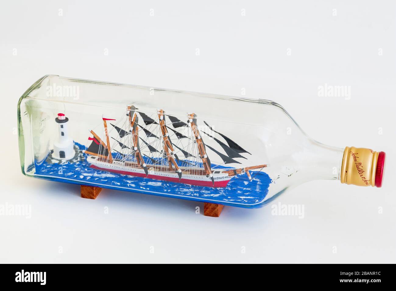 Schiff in einer Flasche des irischen Leuchtturmwärters Richard Cummins Stockfoto