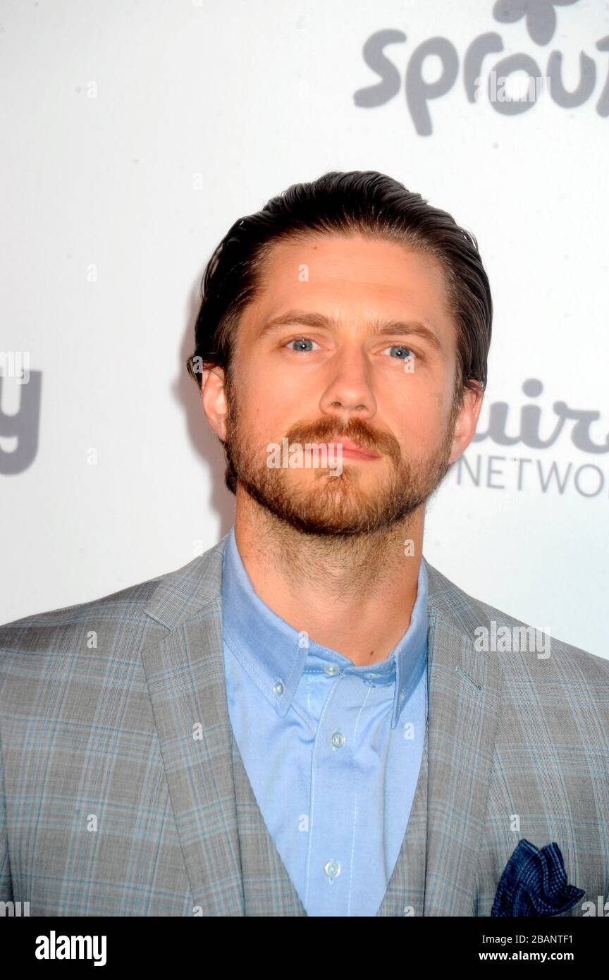 Manhattan, Vereinigte Staaten Von Amerika. Mai 2015. NEW YORK, New York - 14. MAI: Aaron Tveit besucht die NBCUniversal Cable Entertainment 2015 im Jacob K. Javits Convention Center am 14. Mai 2015 in New York City. People: Aaron Tveit Credit: Storms Media Group/Alamy Live News Stockfoto