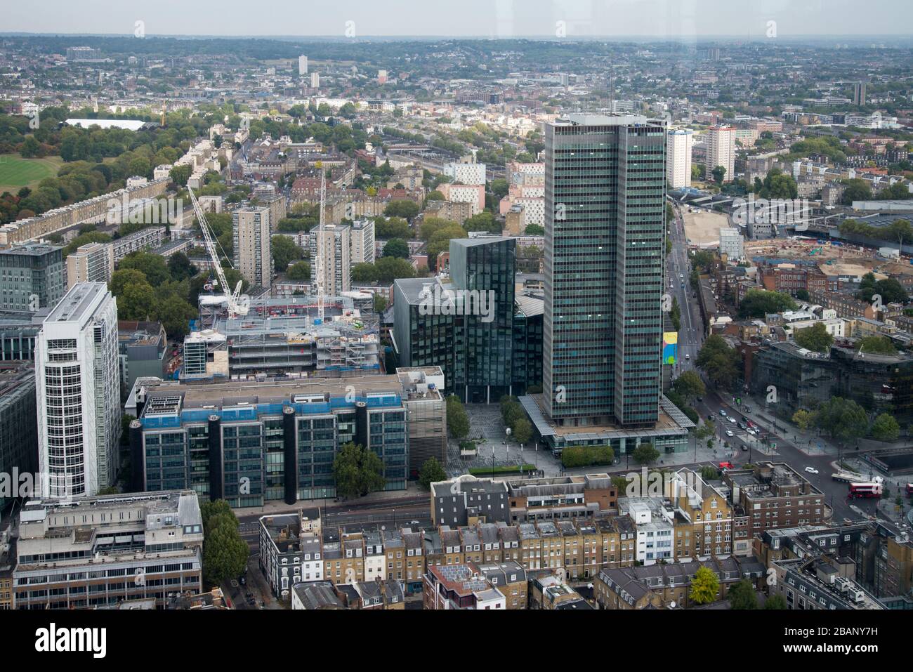 Luftansicht des HMRC-Gebäudes 338 Euston Road & Regents Park Estate London vom BT Tower, 60 Cleveland St, Fitzrovia, London W1T 4JZ Stockfoto