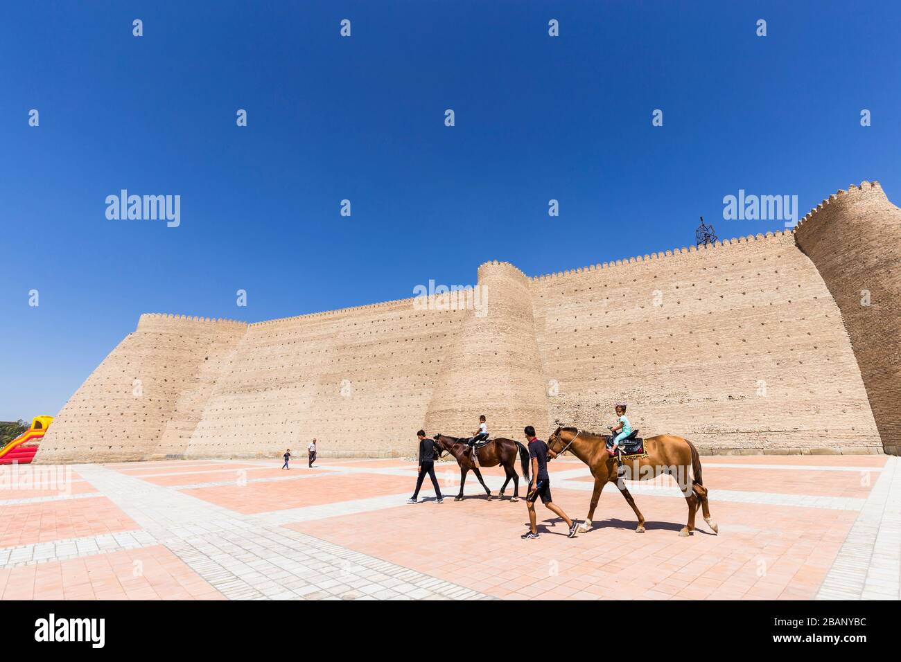 Reiten für Kinder, in der Festung Ark, Buchara, Buchara, Usbekistan, Zentralasien, Asien Stockfoto