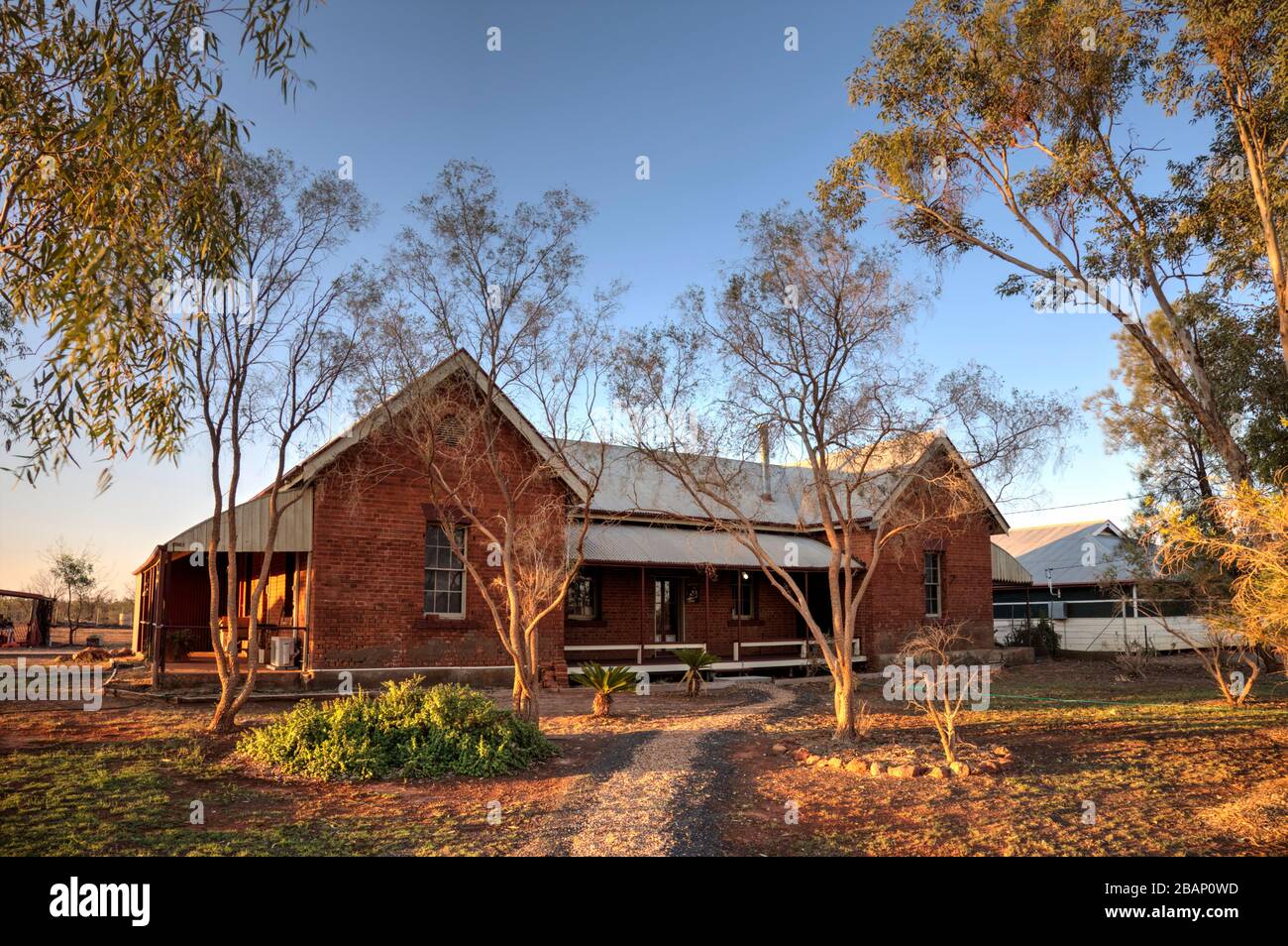 Frühes lokales Krankenhaus, das mit lokal gefertigten schwarzen Bodenschlammziegeln Thargomindah Western Queensland Australia gebaut wurde Stockfoto