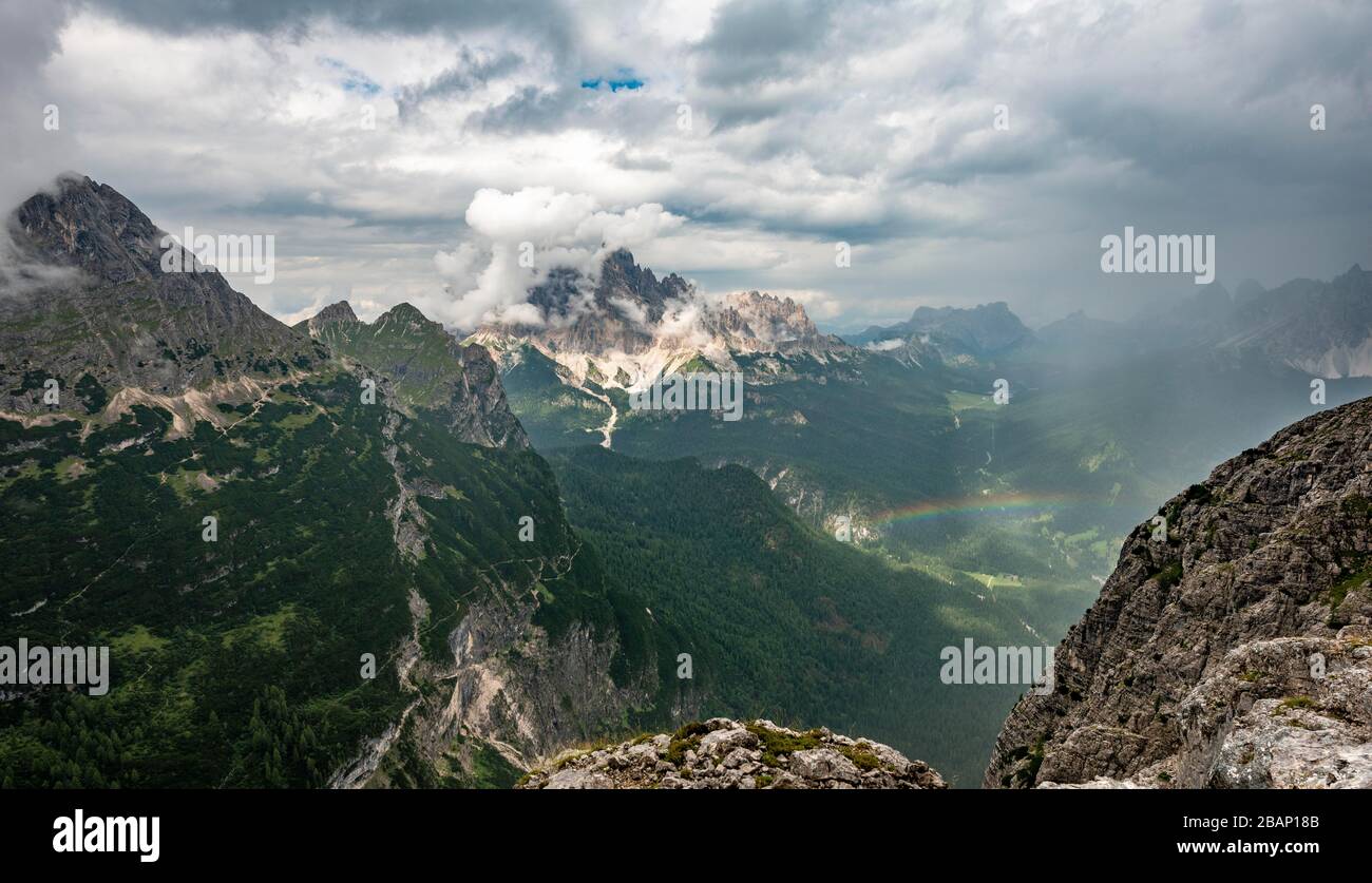 Blick auf den Monte Cristallo von der Via Ferrata Vandelli, Sorapiss Circuit, den Dolmen, Belluno, Italien Stockfoto