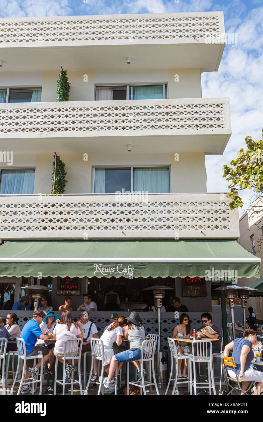 Miami Beach Florida, Ocean Drive, Restaurant Restaurants Essen Essen Essen Café Cafés, News Cafe, FL110131011 Stockfoto Miami Beach Florida, Ocean Drive, Restaurant Restaurants Essen Essen Essen Café Cafés, News Cafe, FL110131011 Stockfoto