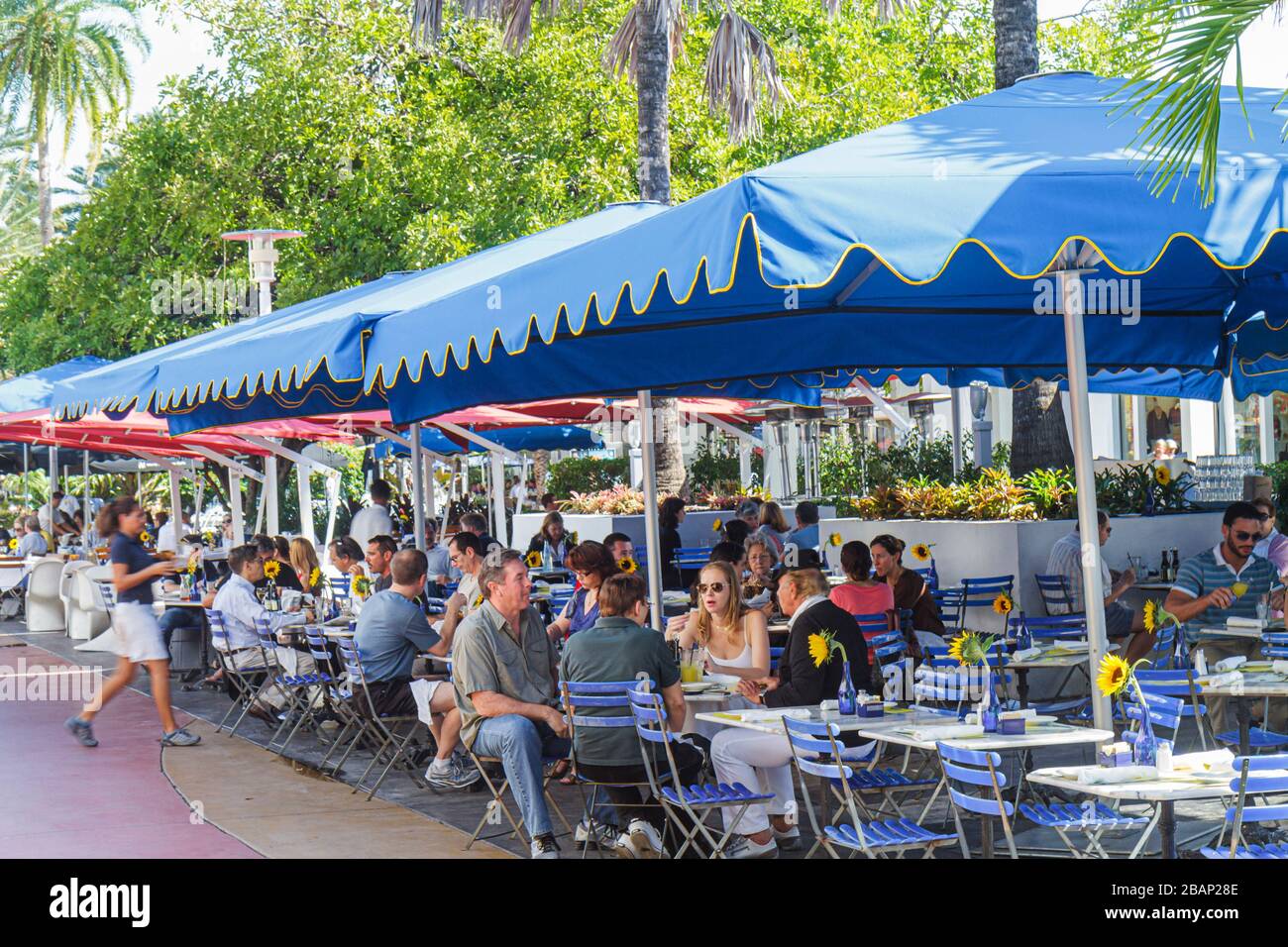 Miami Beach, Florida, Lincoln Road Mall, Außenterrasse mit Tischen im Freien, Restaurants, Restaurants, Restaurants, Restaurants, Restaurants, Restaurants, Restaurants, Cafés, Bistros Stockfoto