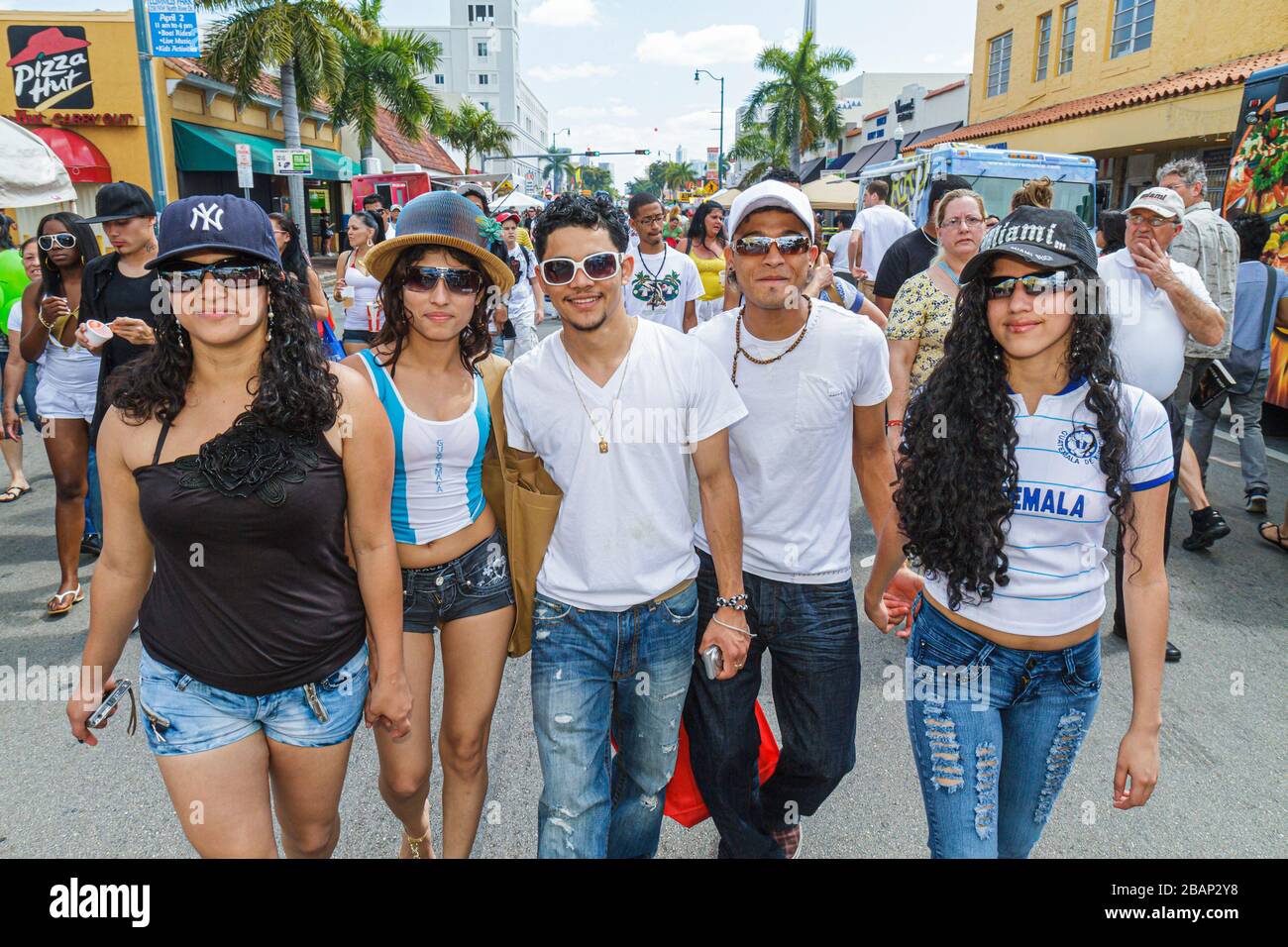 Miami Florida, Little Havana, Calle Ocho Street Festival, Hispanic Latino ethnische Einwanderer Minderheit, Veranstaltung, Feier, Erwachsene Erwachsene Mann m Stockfoto