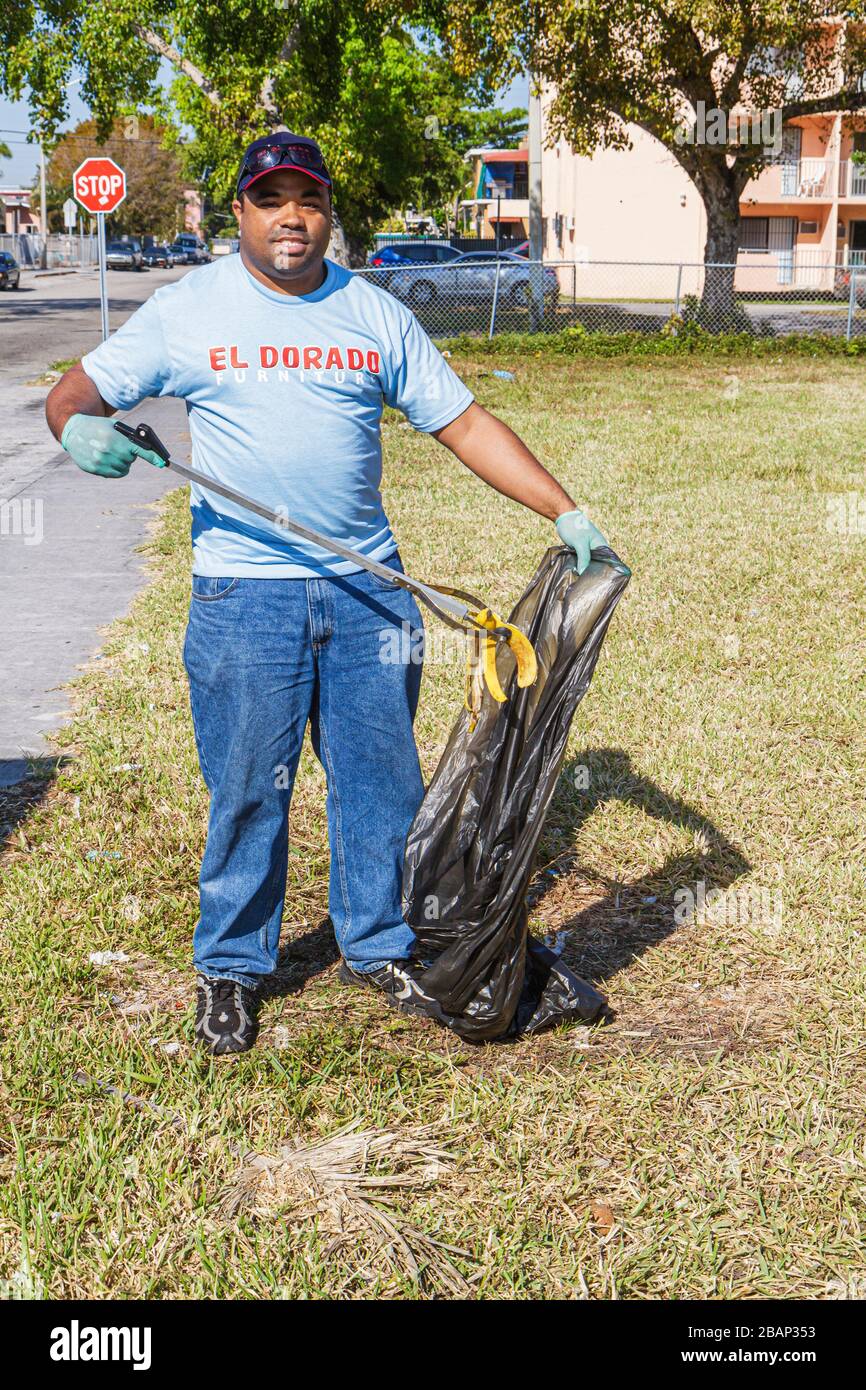 Miami Florida, Little Havana, Gemeinde aufräumen, Freiwillige Freiwillige Community Service ehrenamtlich arbeiten Arbeiter, Teamarbeit zusammen servi Stockfoto