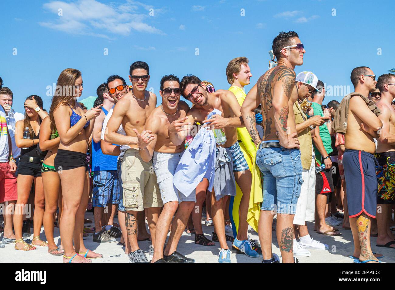 Miami Beach, Florida, Frühlingsferien, Funkshion Fashion Week, Veranstaltungseingang, Schlange, Schlange, Studentenscharen, FL110331108 Stockfoto