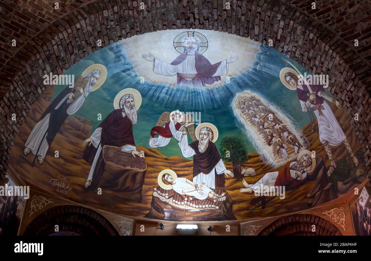 Ein christliches Fresko auf einer Kuppeldecke im Kloster Saint Bishoy, einem koptisch-orthodoxen Kloster im Wadi El-Natrun in Ägypten. Stockfoto