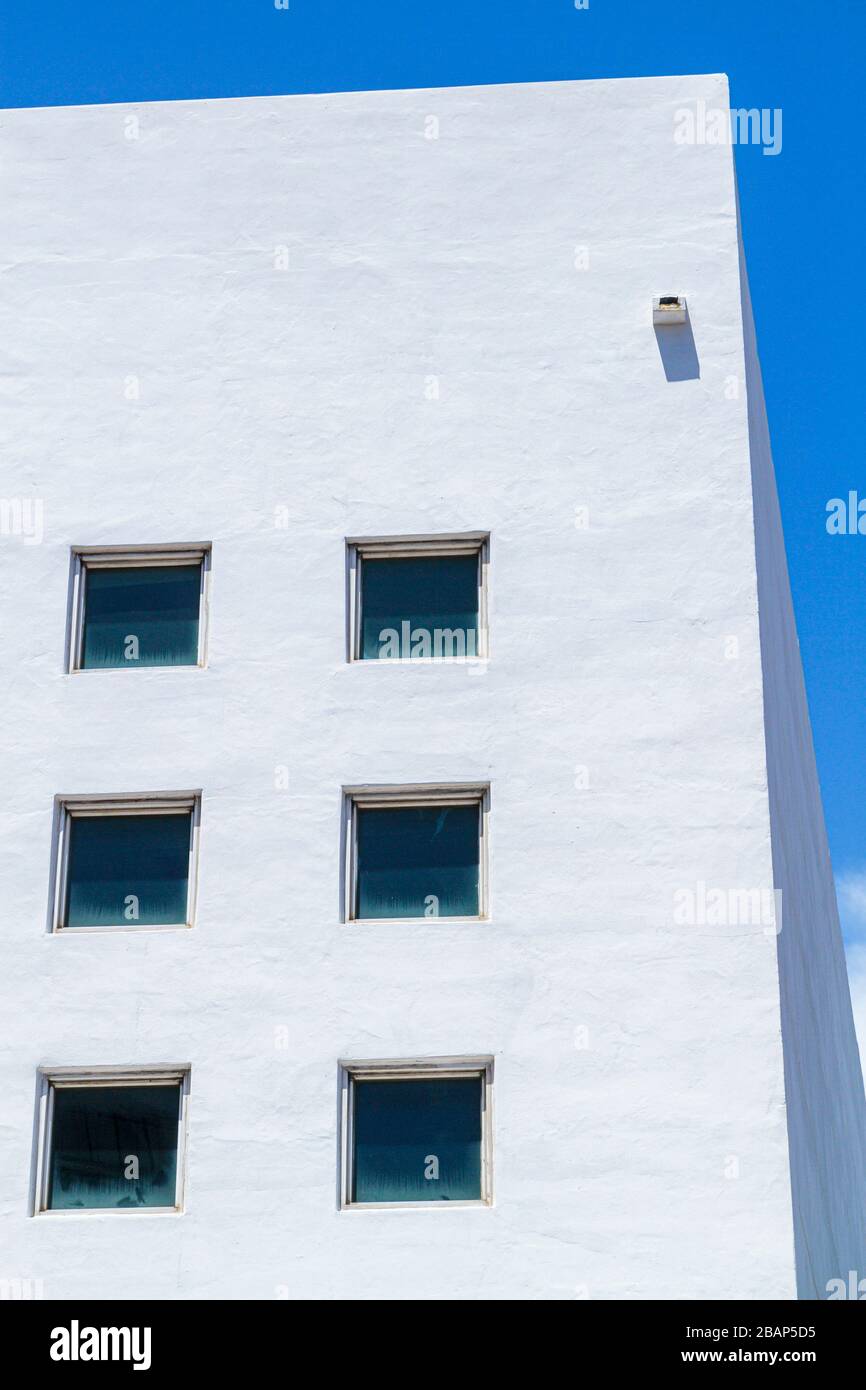 Miami Beach Florida, neues Gebäude, kleine Fenster, minimalistisch, Design, Besucher reisen Reisen Tour Tourismus Wahrzeichen Kultur Kultur Kultur, va Stockfoto