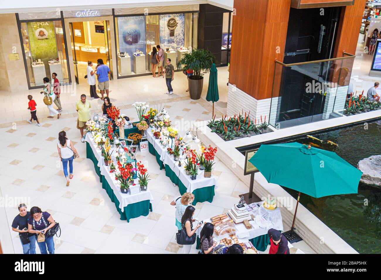 Miami Florida, Aventura Mall, Shopper, eingeschlossen, Komplex, Besucher Reise Reise Reise Tourismus Wahrzeichen Kultur Kultur Kultur, Urlaub grou Stockfoto