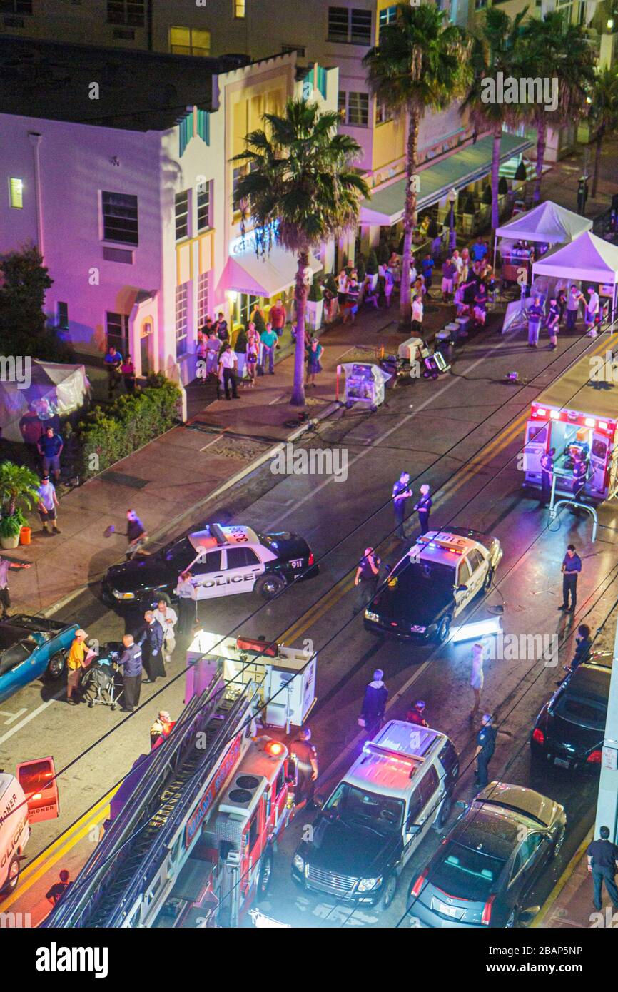 Miami Beach Florida, Ocean Drive, Charlie's Angels, ABC TV, Fernseher, Set, Remake, Serie, abgesagt, Nachtaufnahmen, Szene, Set, Crew, Schauspieler, Requisiten, Besucher reisen Stockfoto