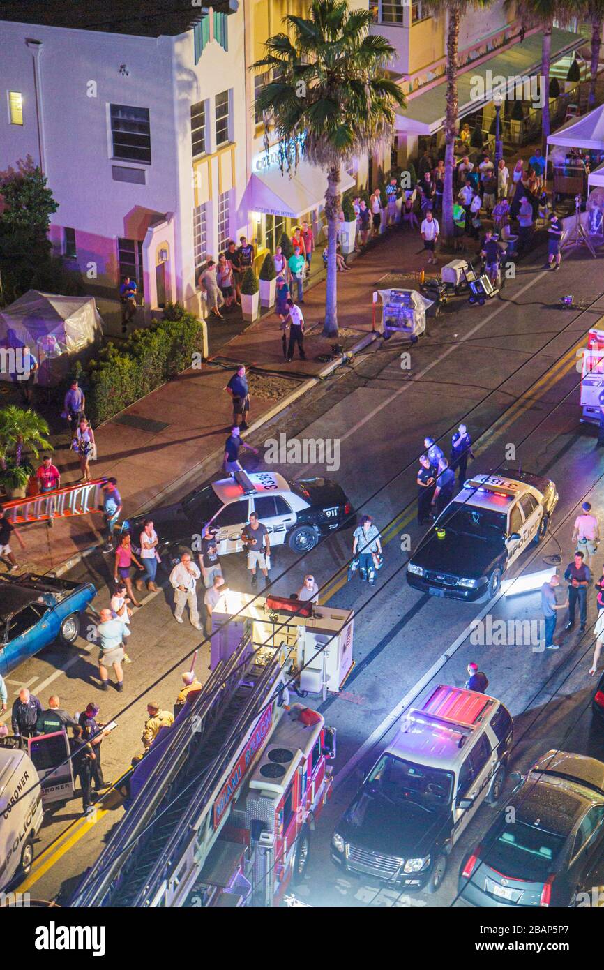 Miami Beach Florida, Ocean Drive, Charlie's Angels, ABC TV, Fernseher, Set, Remake, Serie, abgesagt, Nachtaufnahmen, Szene, Set, Crew, Schauspieler, Requisiten, Besucher reisen Stockfoto