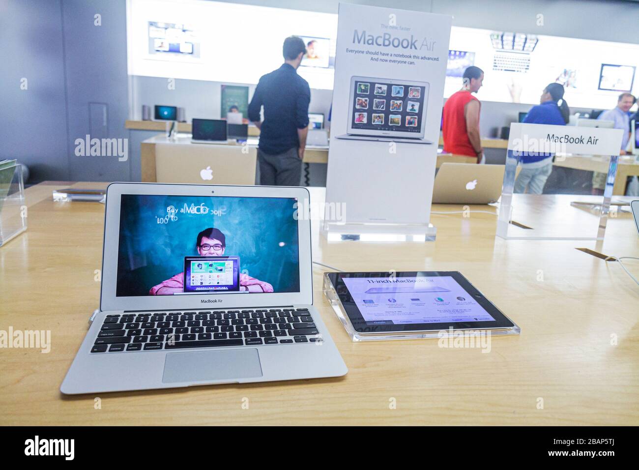 Miami Florida, Dadeland Mall, der Apple Store, Display-Verkauf MacBook Air, Computer, tragbar, Notebook, FL110906027 Stockfoto