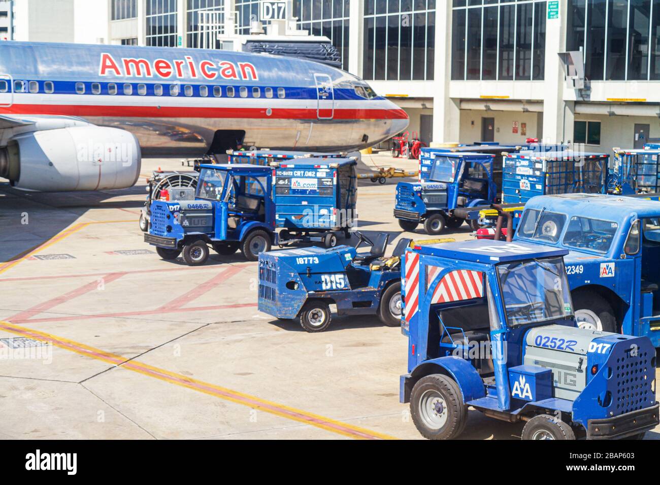 Miami Florida International Airport MIA, Fensteransicht, American Airlines, Verkehrsflugzeug Flugzeug Flugzeug Flugzeug Flugzeug, Flugzeug, Jet, Verkehrsflugzeug Stockfoto