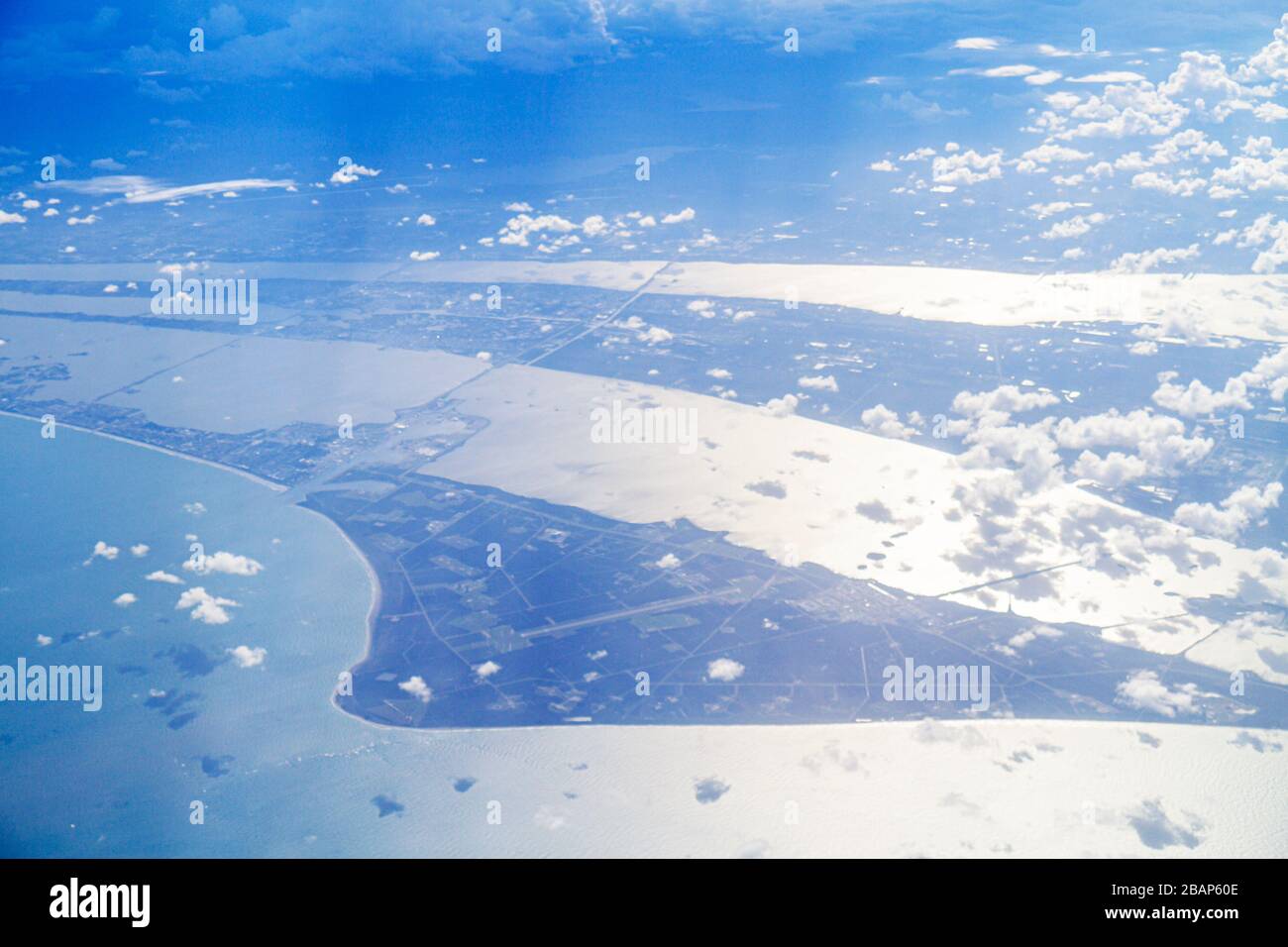 Florida, Cape Canaveral, American Airlines, Flug, Passagierkabine, Fensteransicht, Luftaufnahme von oben, 35,000 Meter, Atlantischer Ozean Wasser Banane Stockfoto