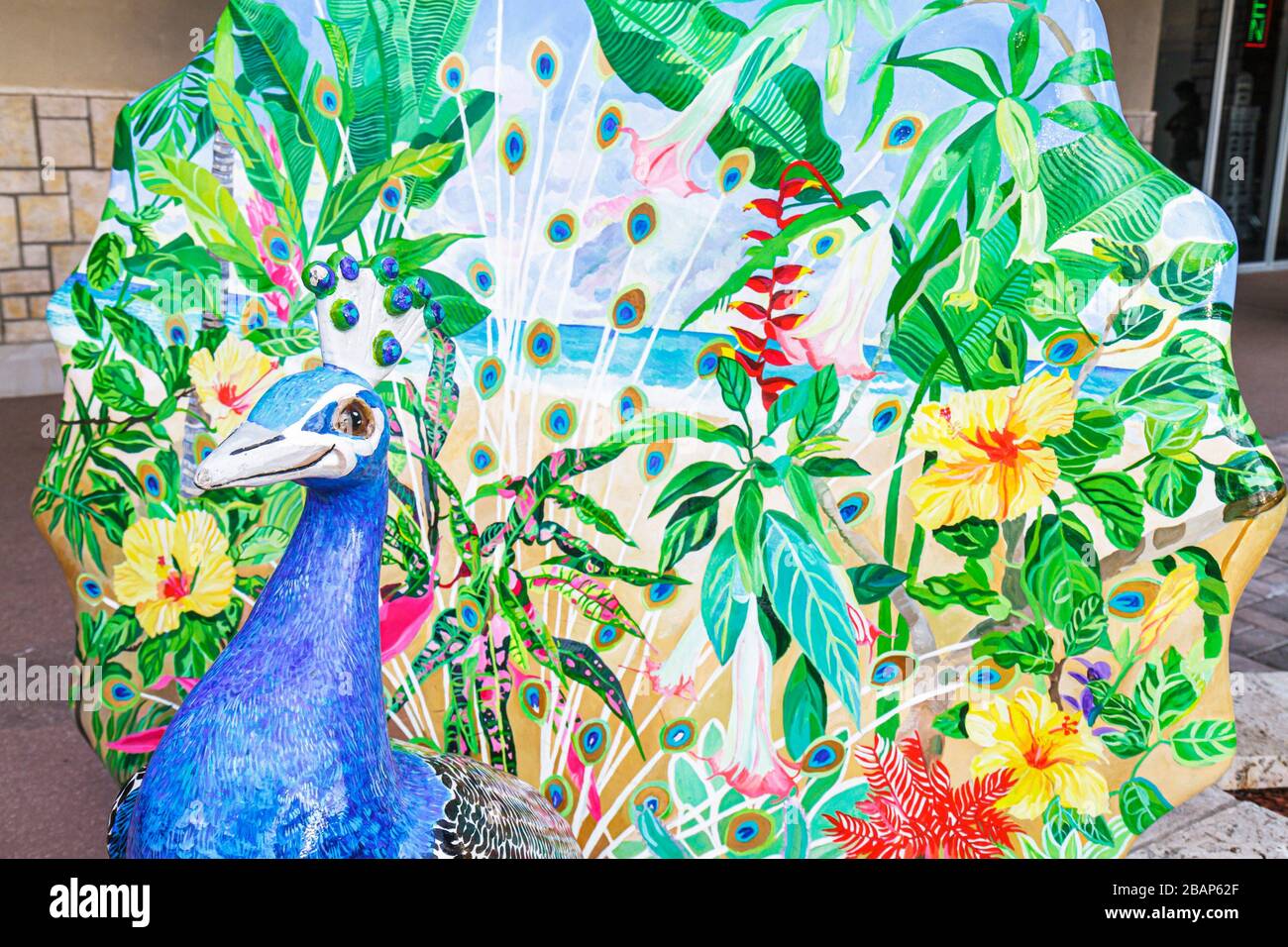 Miami Florida, Coconut Grove, Pfau, Kunst, Kunst, Fiberglas, bemalt, floral, Pflanzen, botanisch, FL111014026 Stockfoto