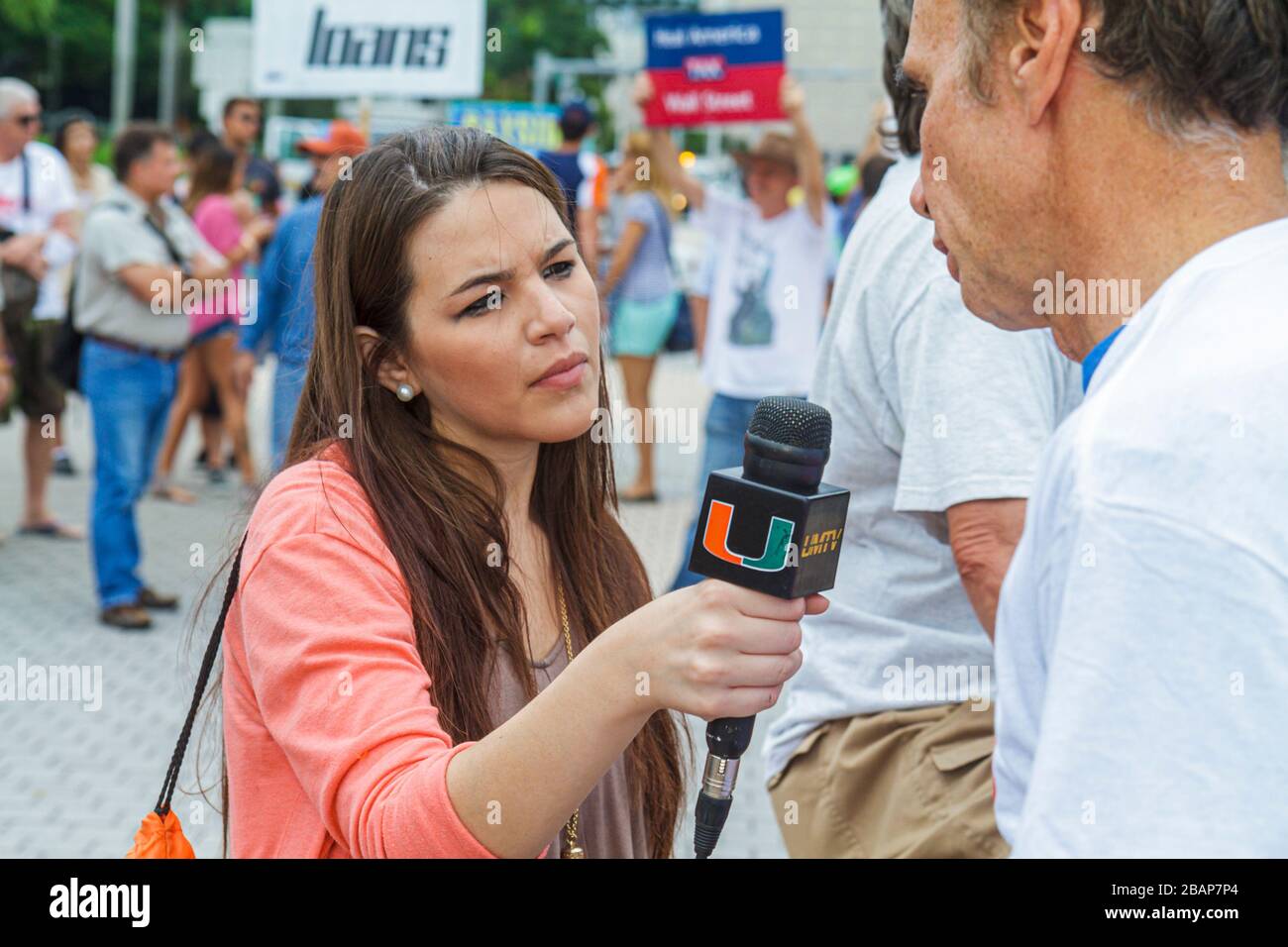 Miami Florida, Biscayne Boulevard besetzen Miami Demonstrationsdemonstranten, Protestdemonstranten Corporate Gier Frau Frauen Erwachsene Erwachsene, Studenten Stockfoto