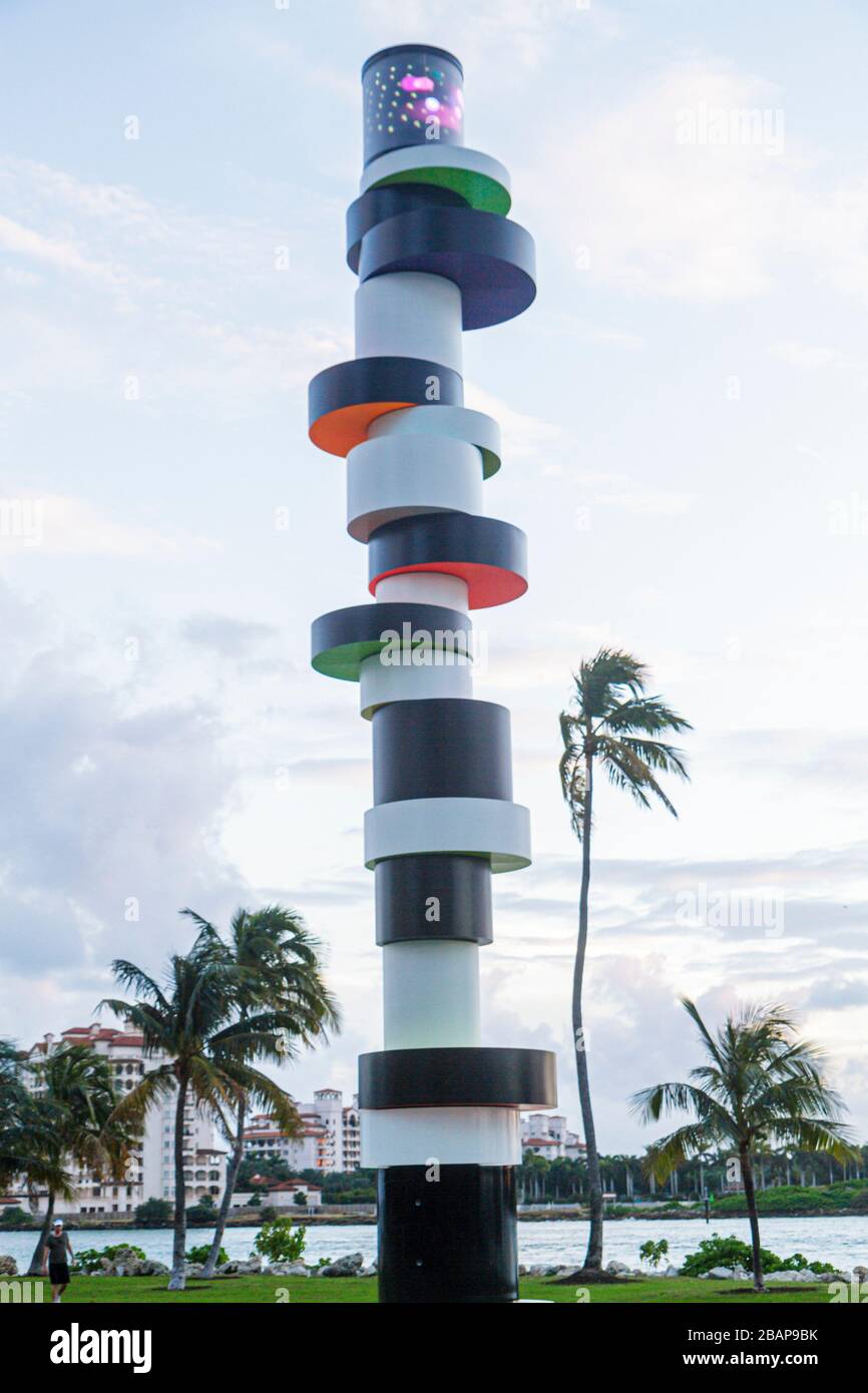 Miami Beach Florida, South Pointe Park, Point, Kunst an öffentlichen Orten, Skulptur, Tobias Rehberger, hartnäckiger Leuchtturm, Government Cut, Fisher Island, Palm tre Stockfoto