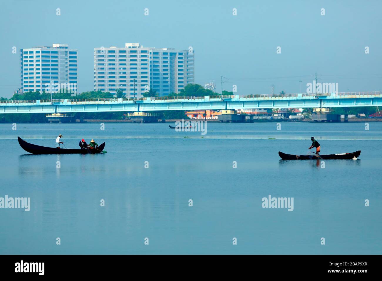 Angeln in ländlichen Gebieten von Kerala, Kochi oder Cochin als touristisches Ziel in kerala, Indien.Kerala Gos eigenes Land Stockfoto