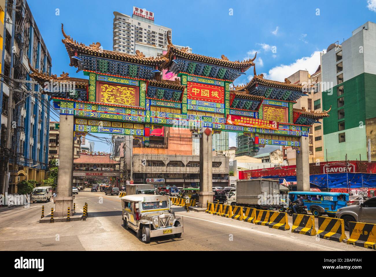 Manila, Philippinen - April 8, 2019: Die größte Chinatown Bogen der Welt in Manila, die am 23. Juni 2015 eingeweiht wurde. Stockfoto