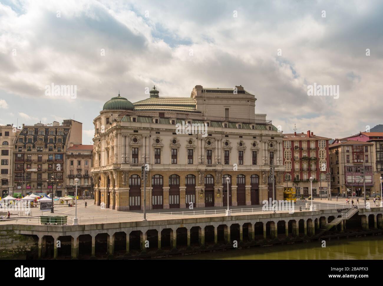 Fassade des Arriaga-Theaters im Zentrum von Casco Viejo, Bilbao, Spanien Stockfoto