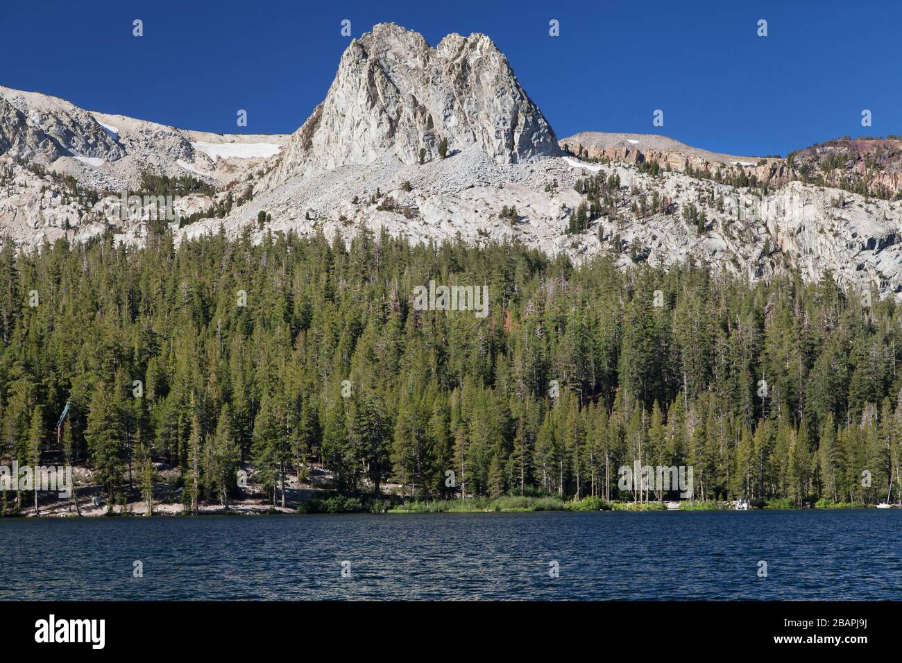 Crystal Crag Over Lake Mary bei Mammoth Lakes, Mono County, Kalifornien, USA. Stockfoto