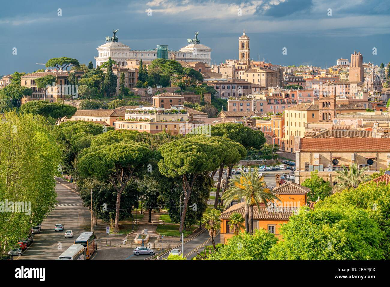 Panoramablick von der Orange Garten (Giardino degli Aranci) auf dem Aventin in Rom, Italien. Stockfoto