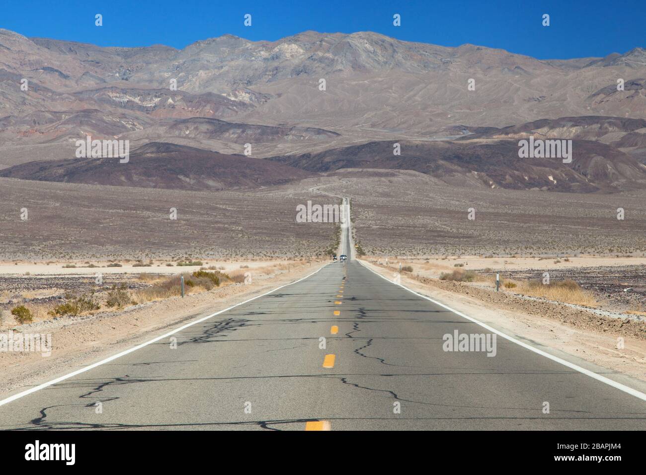 State Road 190 durch Panamint Valley, Tod Valley National Park, Kalifornien, Vereinigte Staaten. Stockfoto