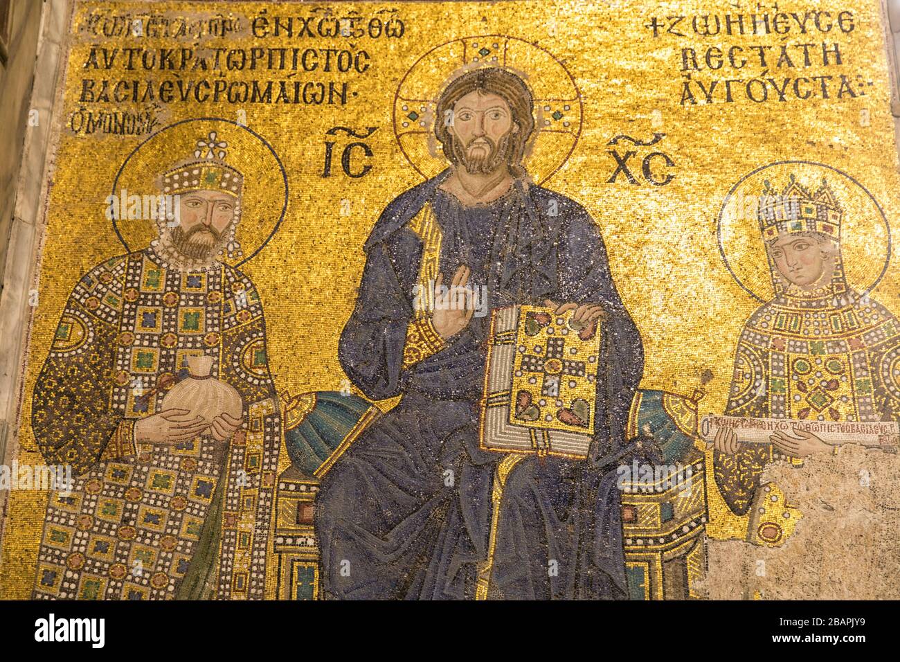 Im Inneren der historischen Architektur der größten Basilika von Istanbul: Hagia Sophia. Stockfoto