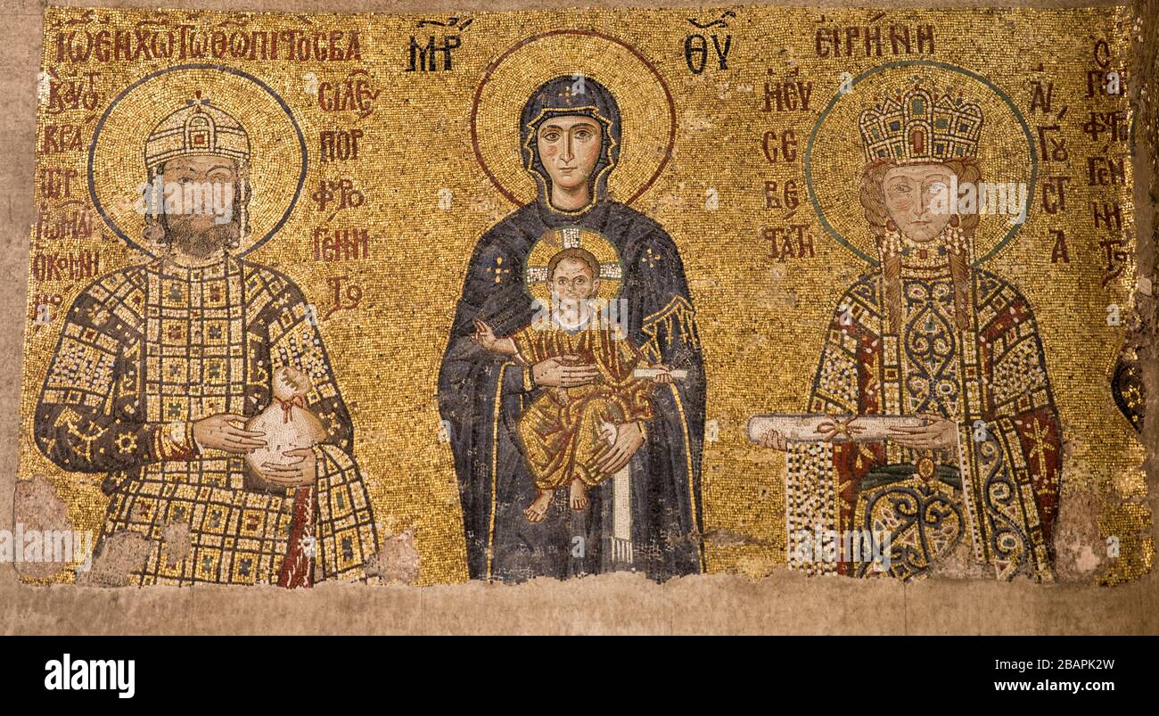 Im Inneren der historischen Architektur der größten Basilika von Istanbul: Hagia Sophia. Stockfoto