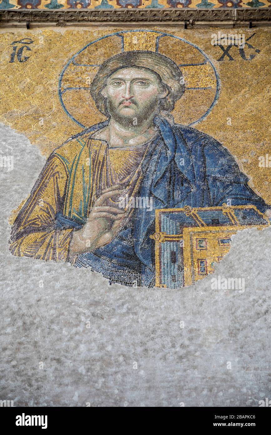 Im Inneren der historischen Architektur der größten Basilika von Istanbul: Hagia Sophia. Stockfoto