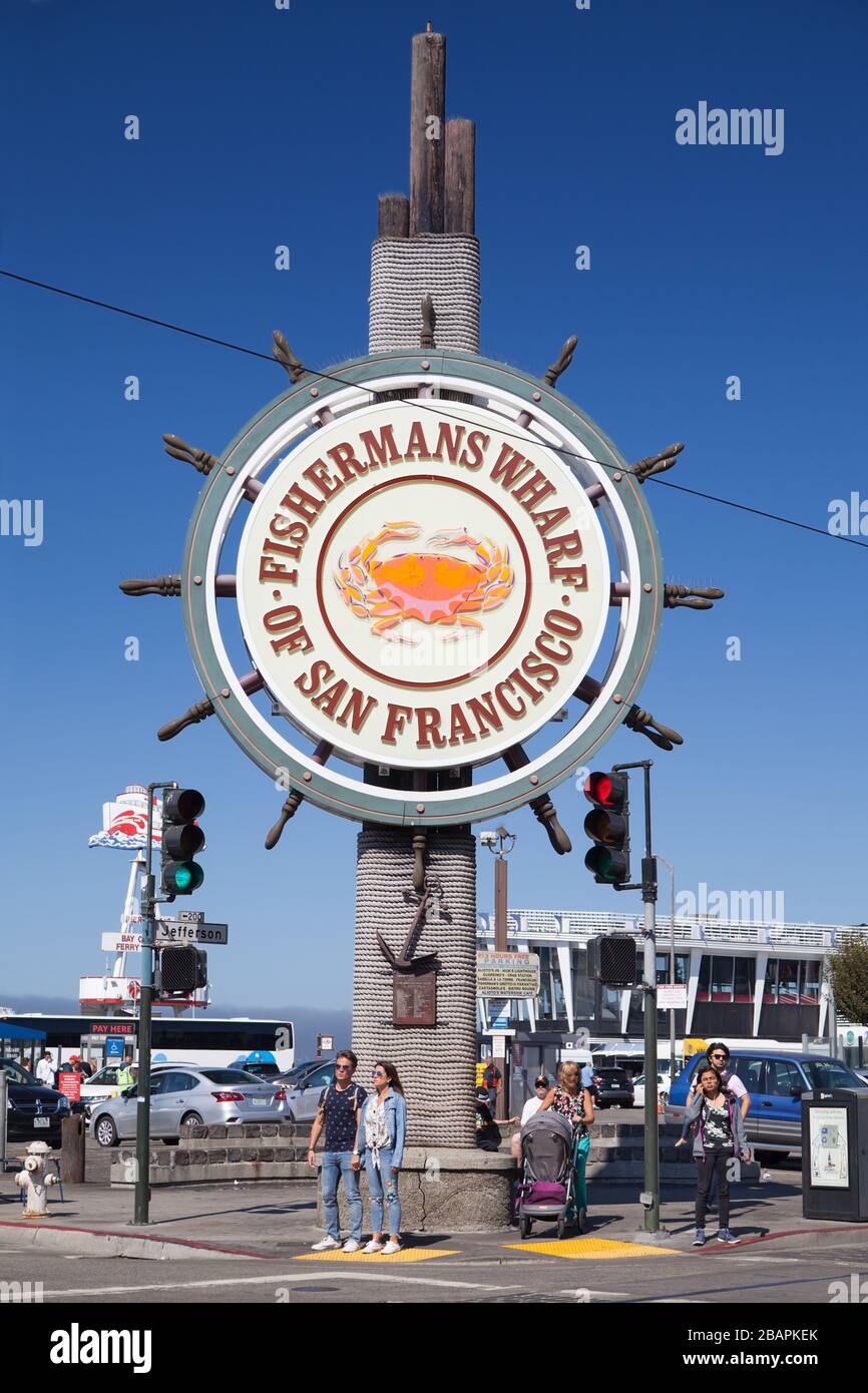 San Francisco, Kalifornien - 27. August 2019: Das kultige Fisherman's Wharf Sign in San Francisco, Kalifornien, USA. Stockfoto
