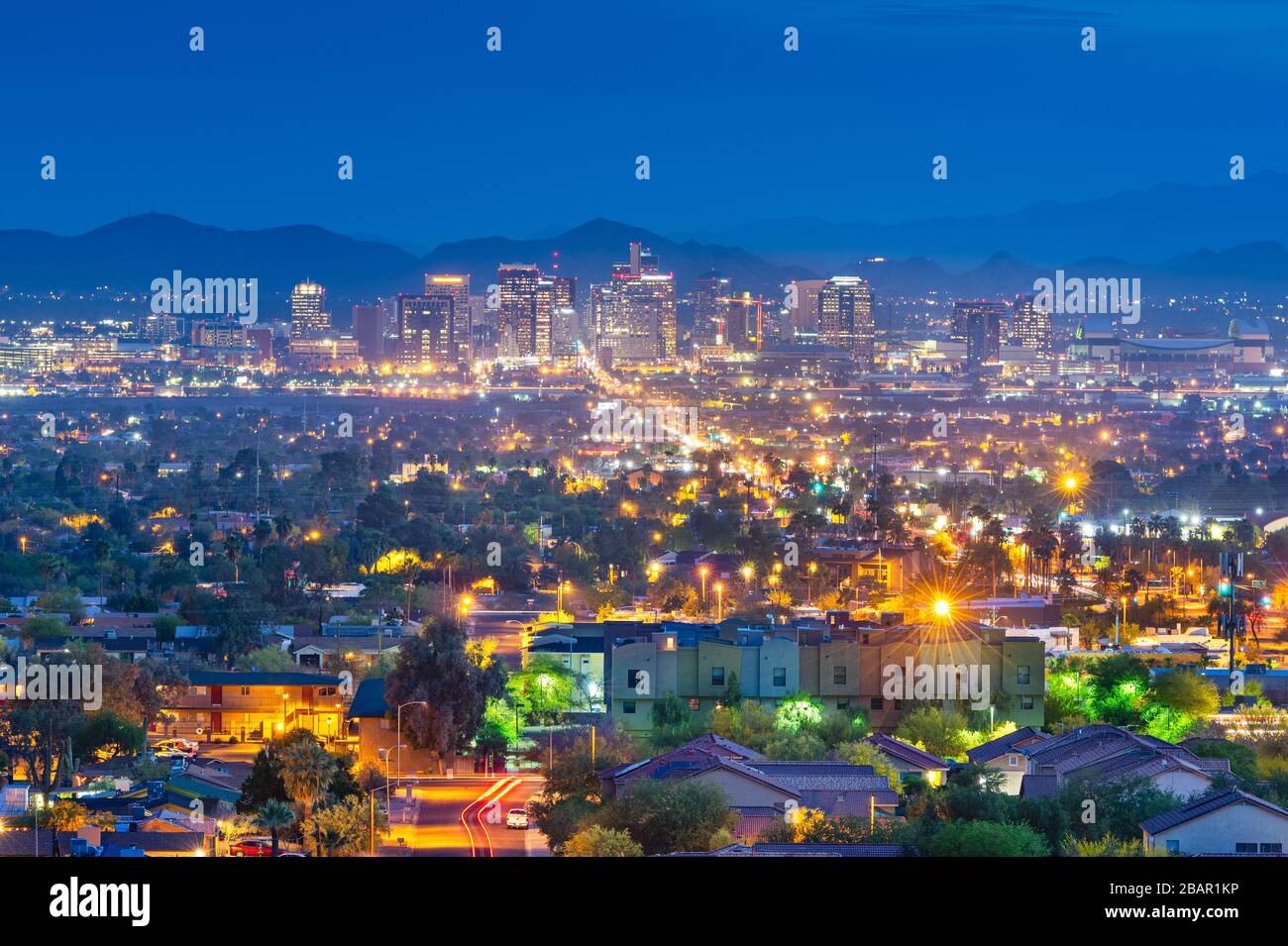 Phoenix, Arizona, USA downtown Stadtbild in der Abenddämmerung. Stockfoto