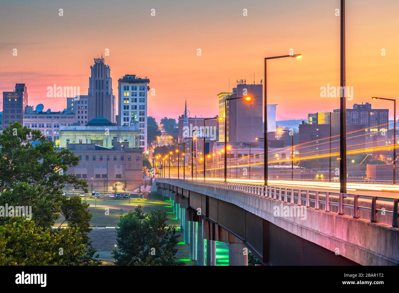Youngstown, Ohio, USA Downtown Skyline in der Dämmerung. Stockfoto