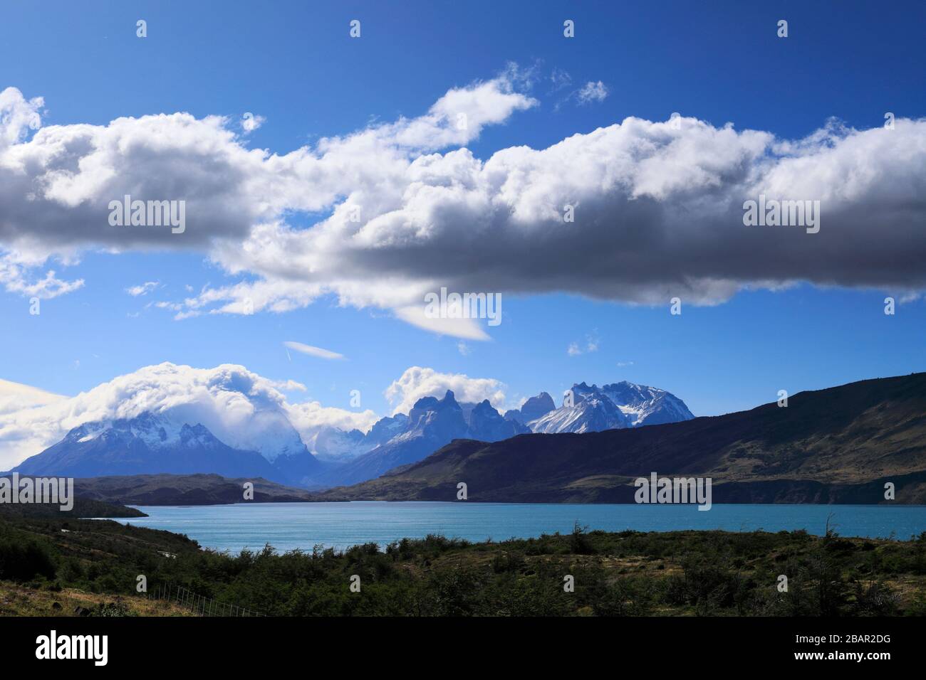 Sommeransicht von Lago del Torro, Torres de Paine, Magallanes Region, Patagonien, Chile, Südamerika Stockfoto
