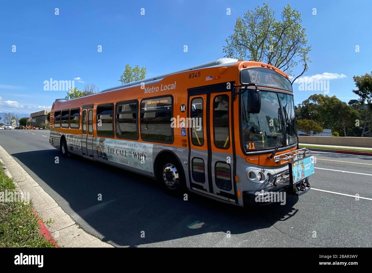 Ein lokaler U-Bahn-Bus auf dem Atlantic Blvd. Inmitten der globalen Coronavirus COVID-19-Pandemie, Samstag, 28. März 2020, im Monterey Park, Kalifornien, USA. (Foto von IOS/Espa-Images) Stockfoto