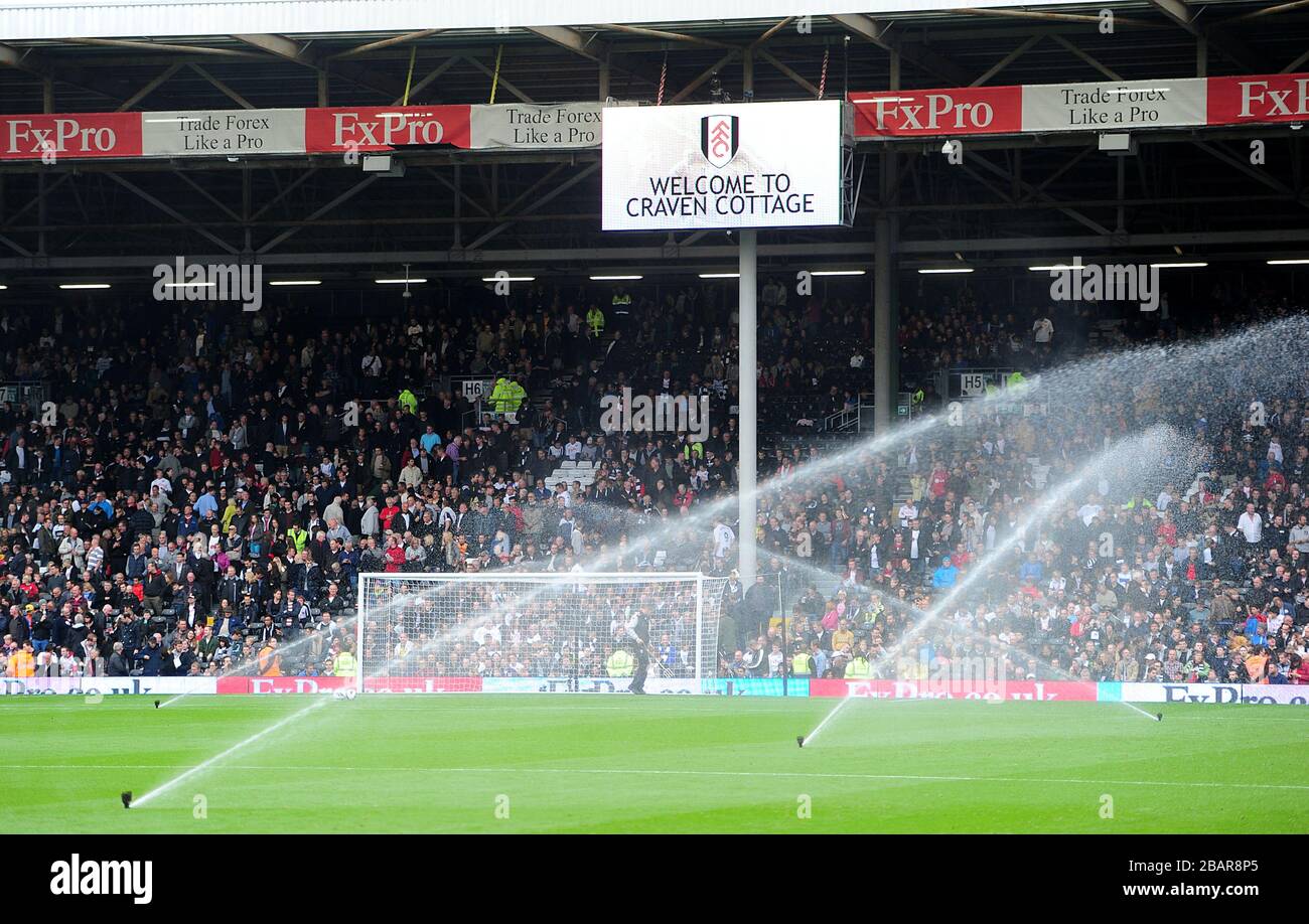 Allgemeiner Blick auf die Tribünen im Craven Cottage Stockfoto