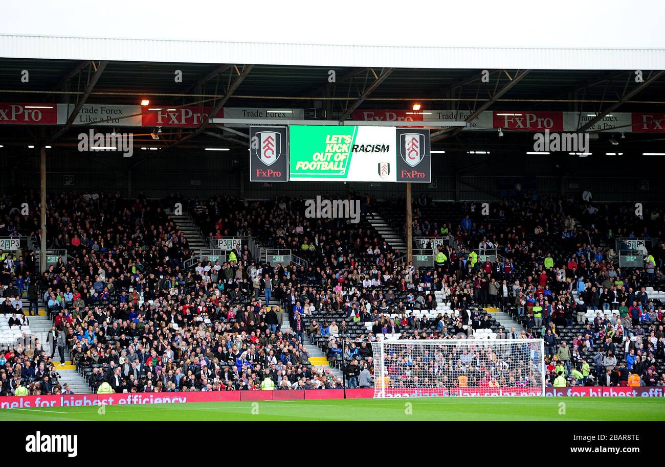 Allgemeiner Blick auf die Tribünen im Craven Cottage Stockfoto