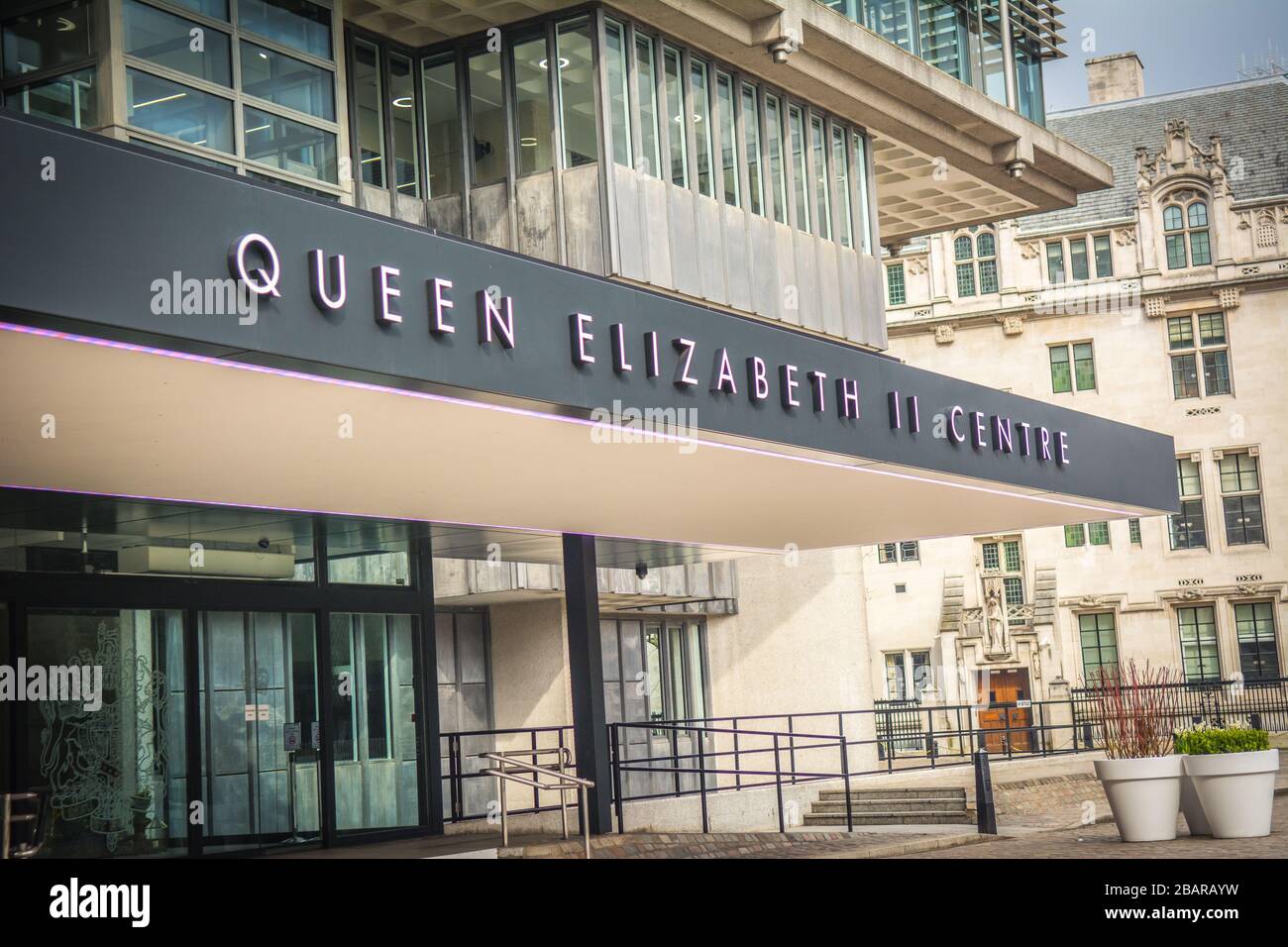 LONDON - Queen Elizabeth II Centre, eine Konferenzeinrichtung im Herzen von Westminster Stockfoto