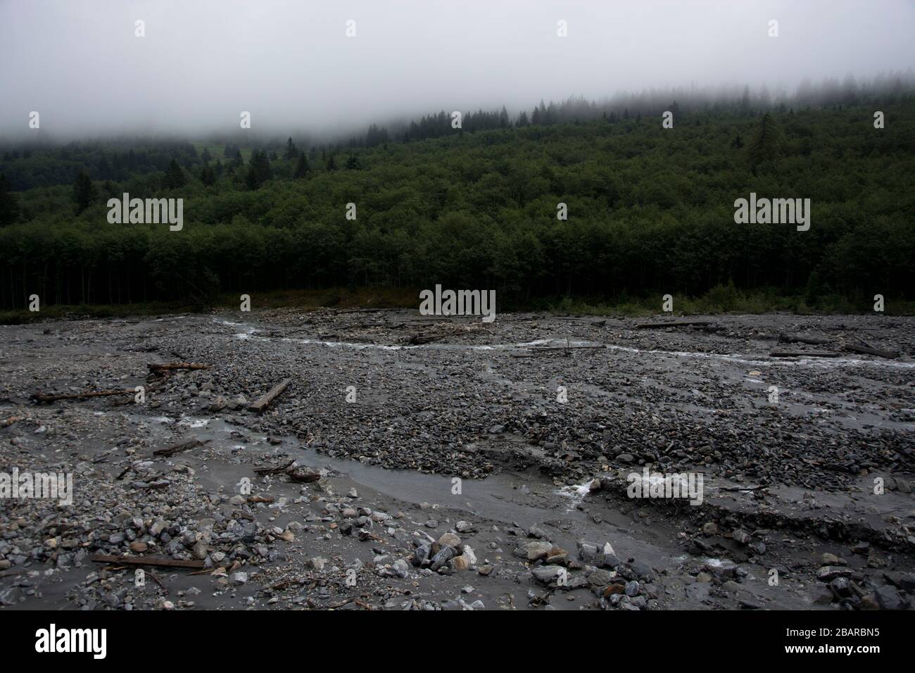 Blick über die Schleusenanlage von nationaler Bedeutung im val Ferret, wallis, schweiz Stockfoto