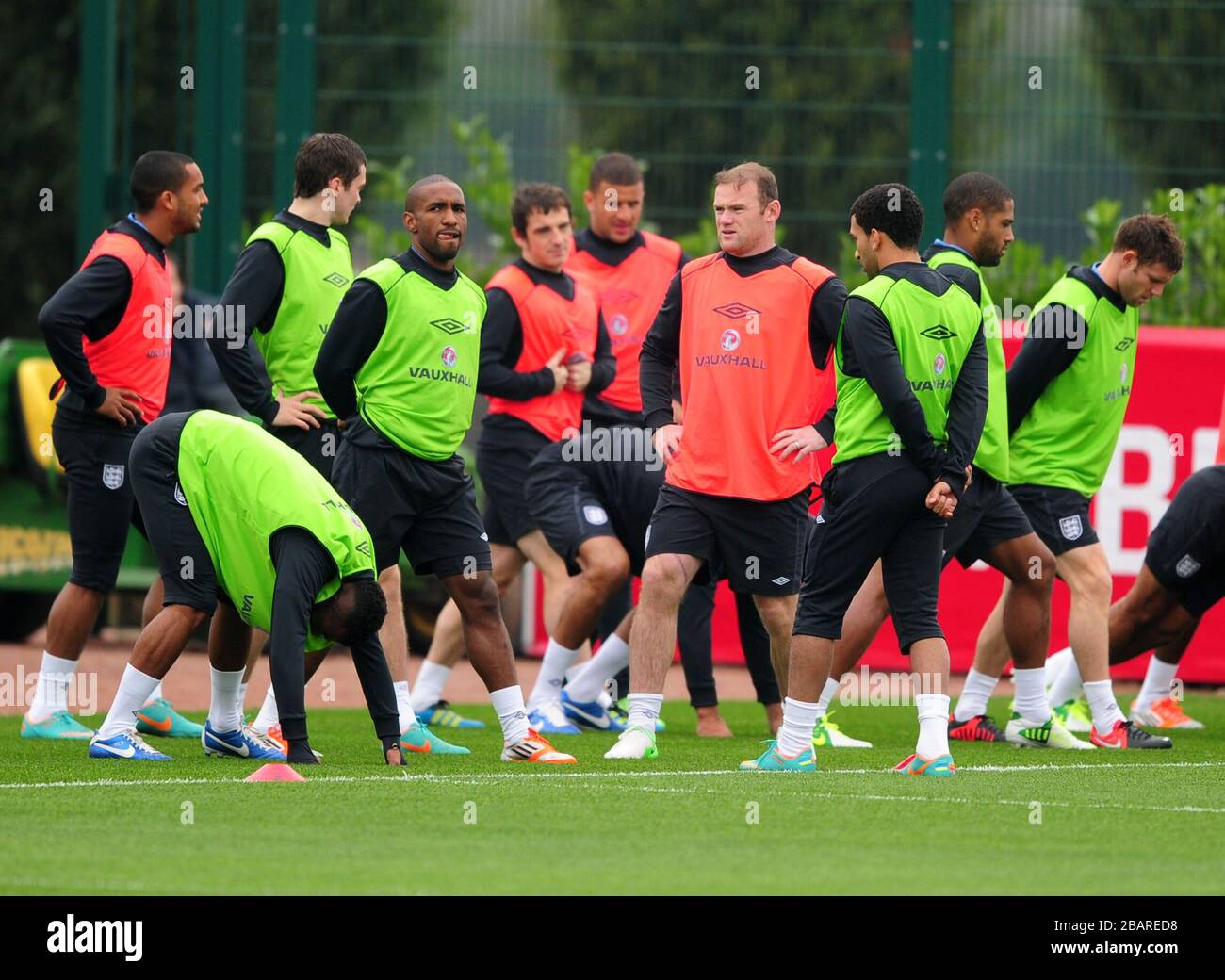 Englands Wayne Rooney streckt sich während des Trainings Stockfoto