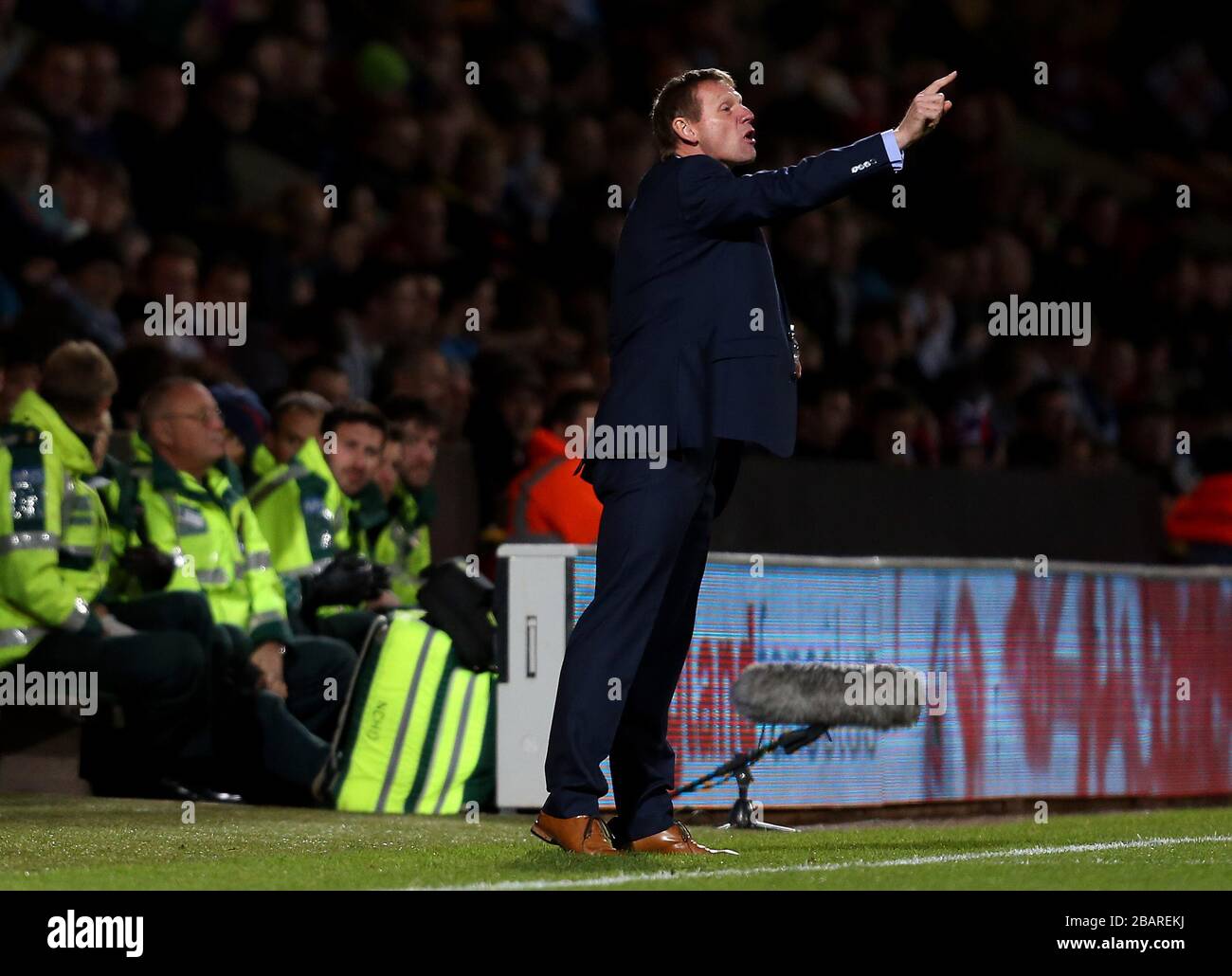 Englands Manager Stuart Pearce auf der Touchline Stockfoto
