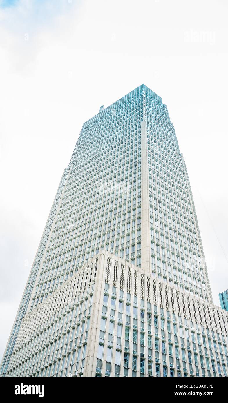 SAIGON/VIETNAM, 19. AUGUST 2018 - farbenfrohes Straßenleben, alte Architektur in Distrikt 1, Zentrum von Ho-Chi-Minh-Stadt Stockfoto