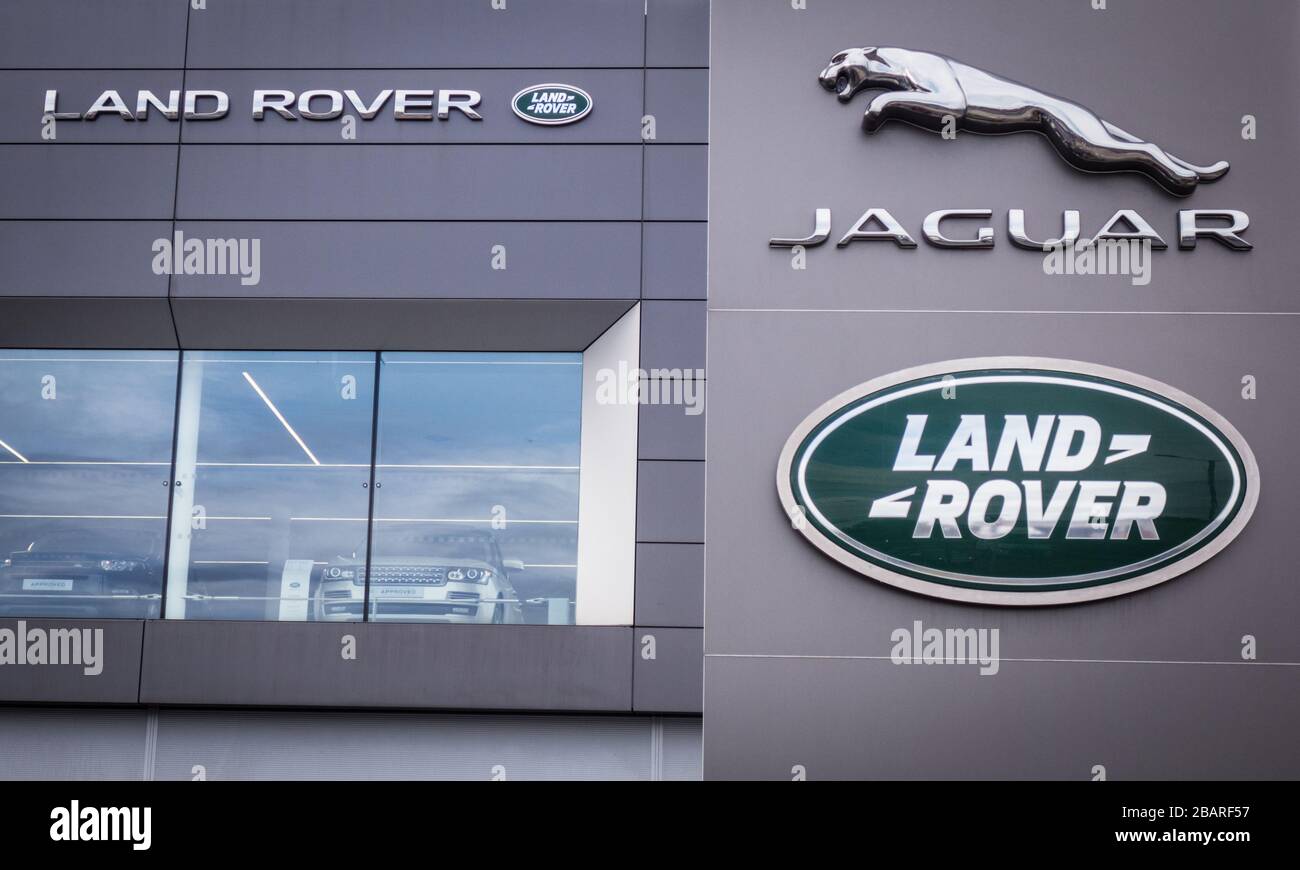 Land Rover Autoshowroom - ein britisches multinationales Automobilunternehmen. Stockfoto
