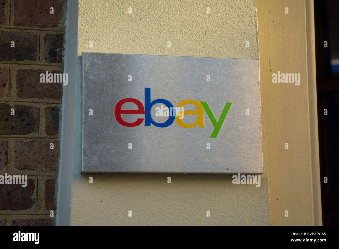 EBay Logo auf der Außenseite ihrer London hq Büros in Richmond Stockfoto