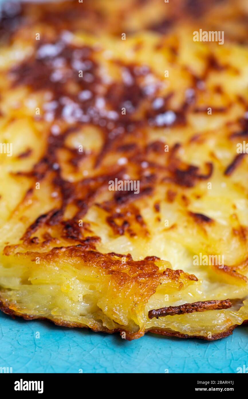 bayrische süße Hash-Browns auf einem Teller Stockfoto